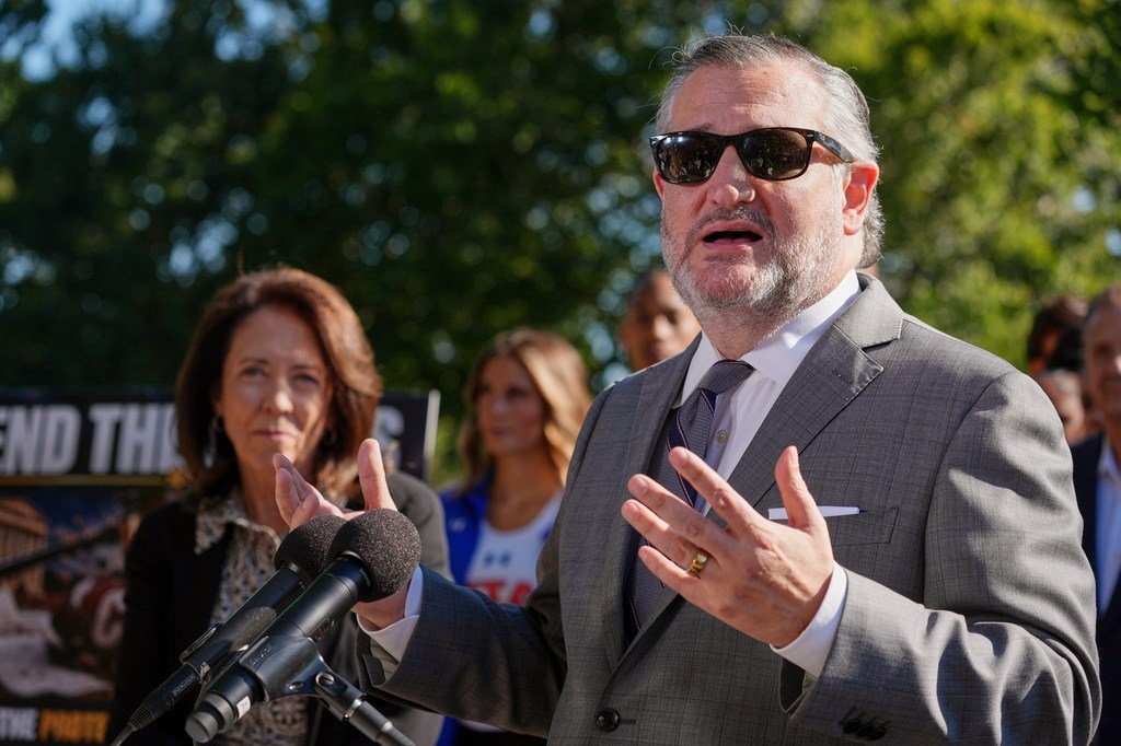 Lawmakers Push Federal Fix to Shield College Sports From Legal Chaos