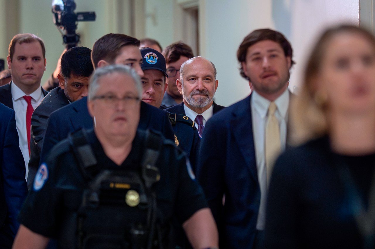 Lutnick Backtracks on Epstein Blackmail Claim During House Testimony