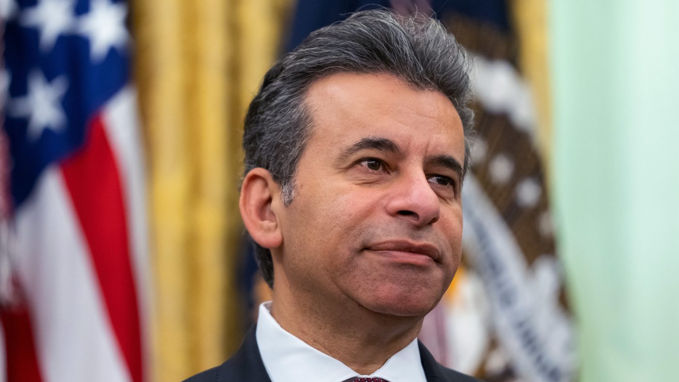 Makary Out as FDA Chief After Clash Over E-Cigs and Internal Turmoil