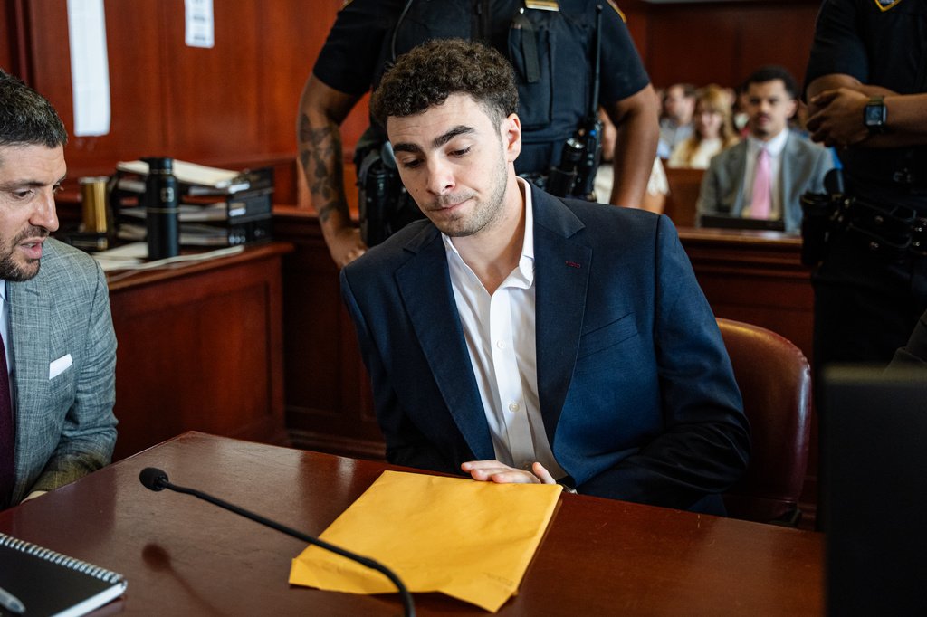 Mangione's Notebook Entries Could Bolster Psychiatric Defense in CEO Killing