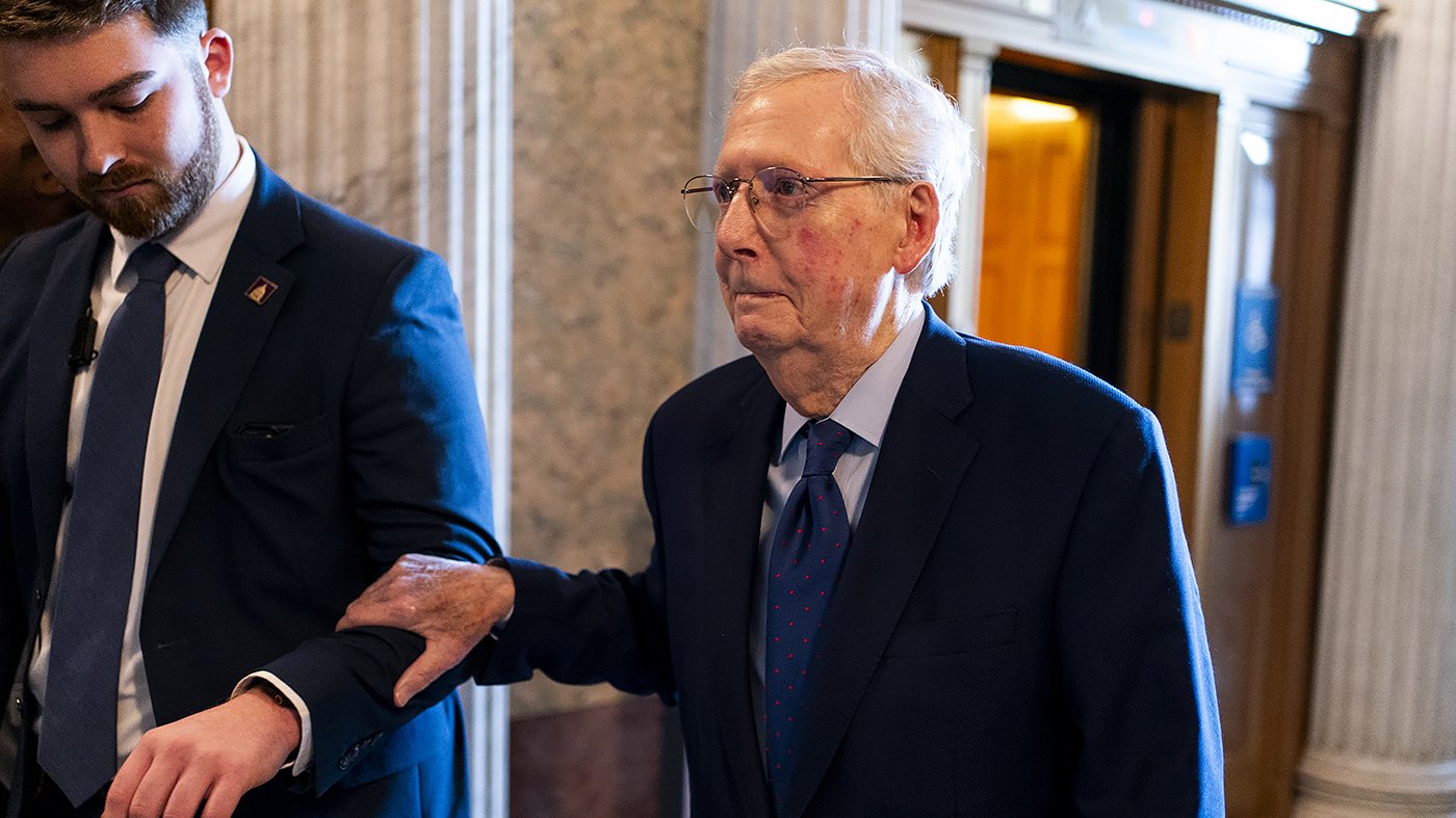 McConnell Rebukes U.S. Conservatives for Backing Orbán, Citing Foreign Policy Breach