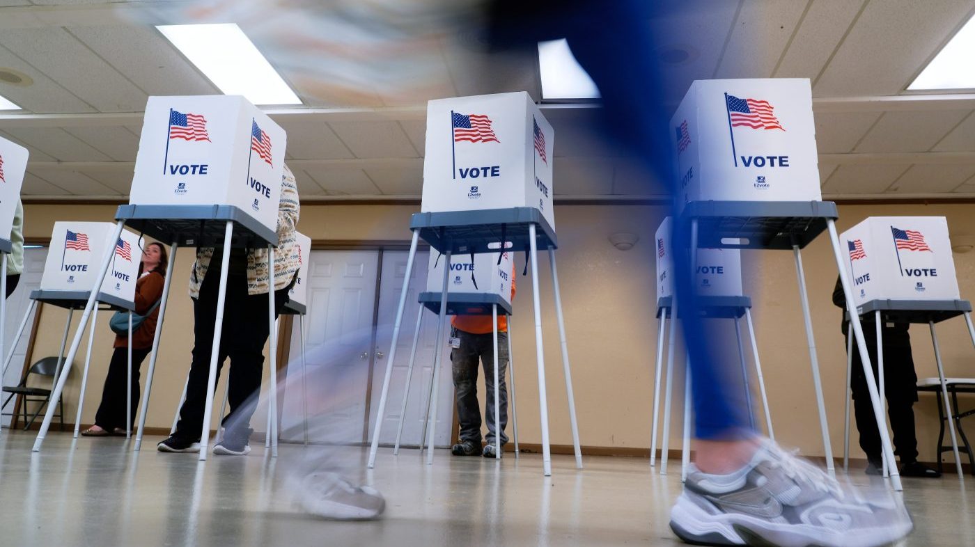 Midterm Battle Tightens: Democrats See House Opening, Senate Uphill