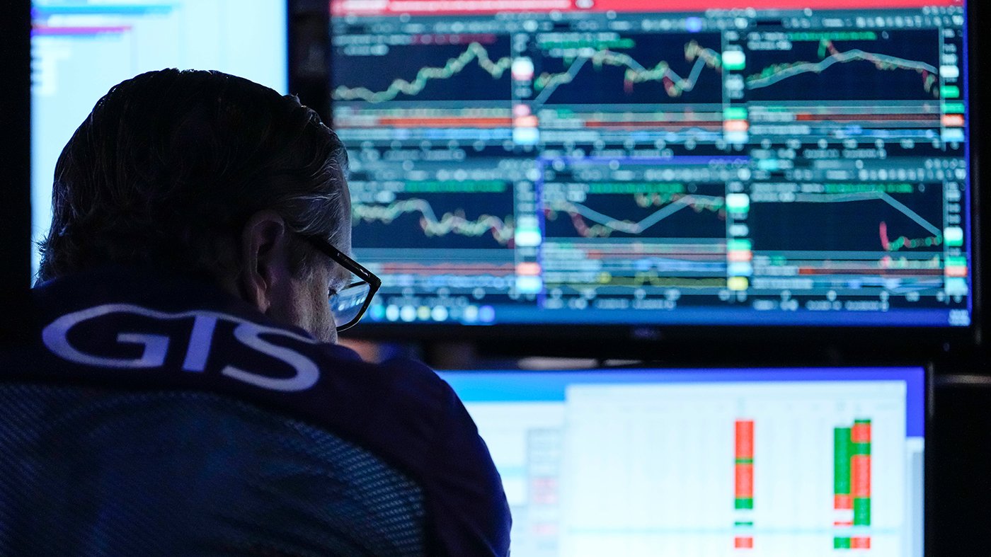 Midterm Poll Shows Democrats Leading on Economy as Inflation Tops Voter Concerns