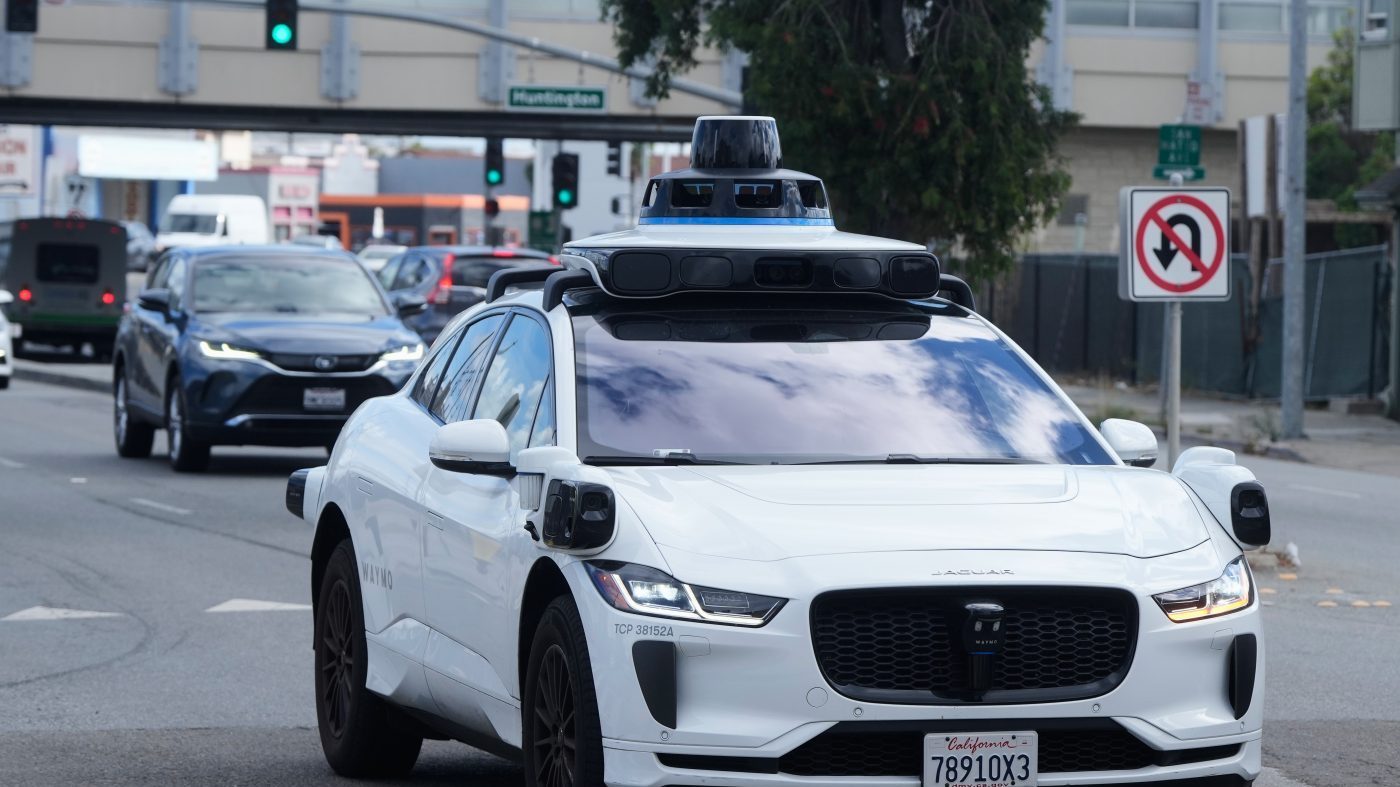 Minneapolis Council Moves to Require Human Drivers in Autonomous Vehicles