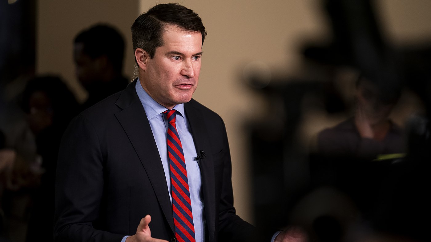 Moulton Accuses Trump of 'Begging' China to Resolve Iran-Triggered Strait Closure