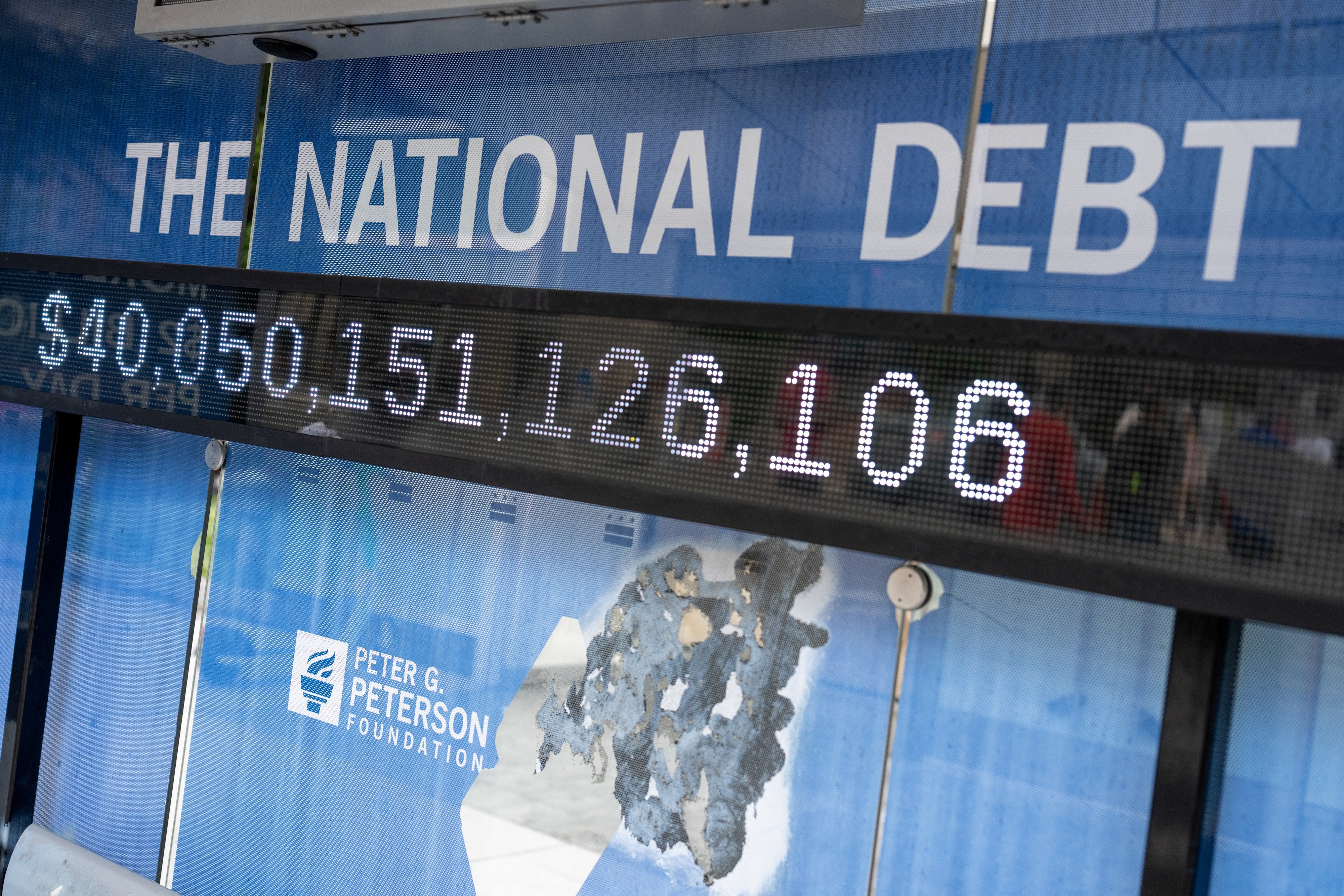 National debt tops $40 trillion as Washington's fiscal avoidance deepens