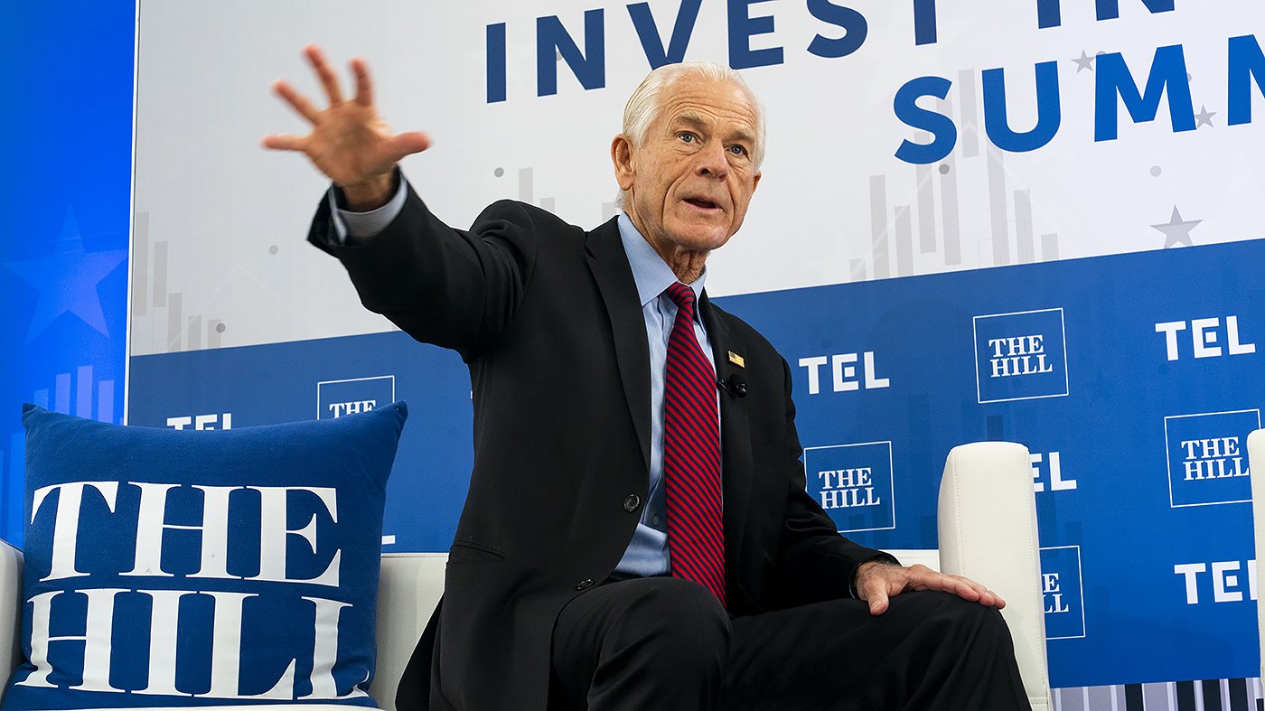 Navarro Warns Fed Against Rate Hikes Amid Warsh Transition