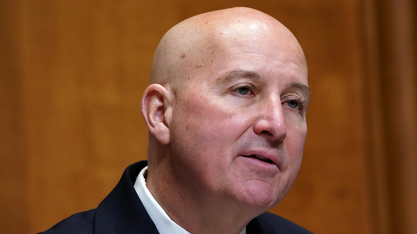 Nebraska Senate Primary: Trump-Backed Ricketts Faces GOP Test as Independent Threat Looms