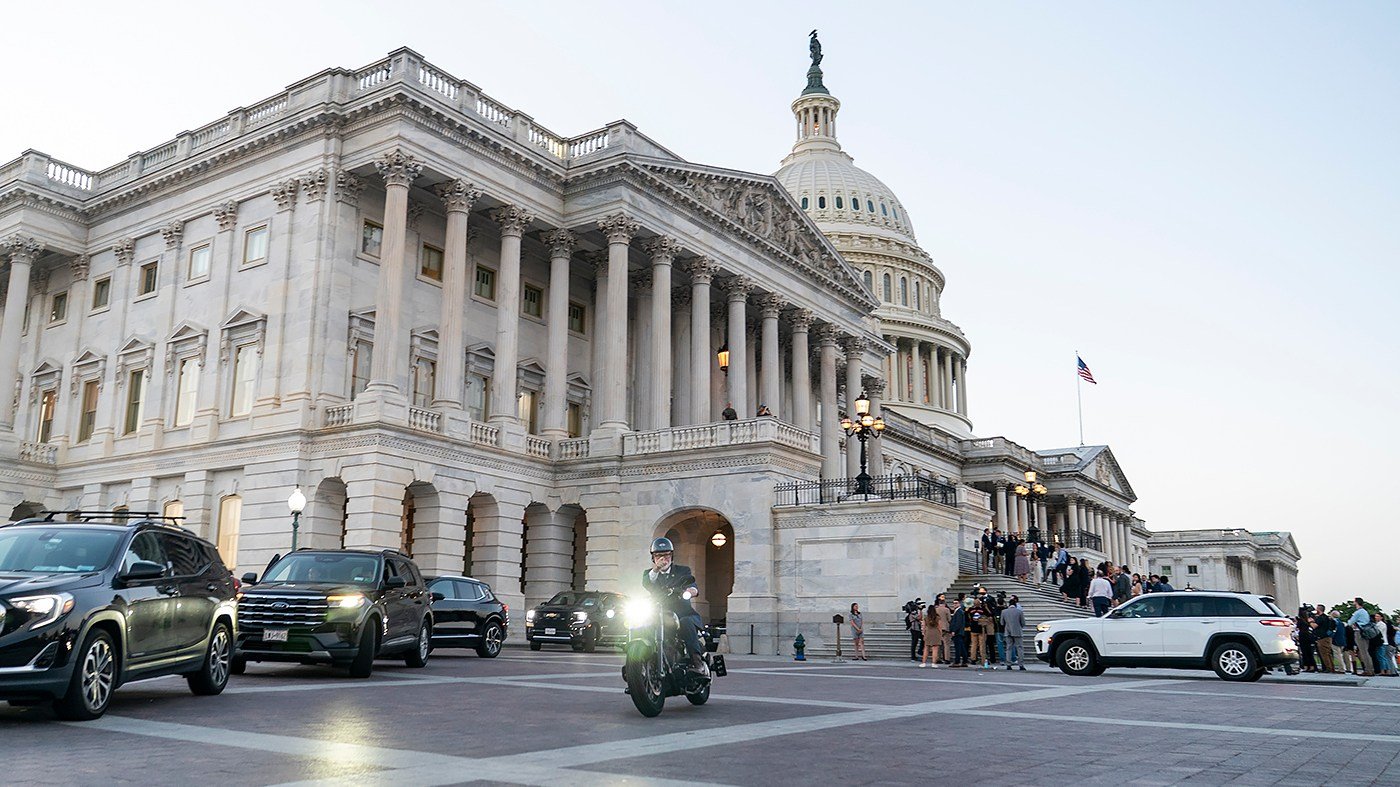 New Poll Shows 60.5% of Voters Say US on Wrong Track, Democrats Lead 2026 Generic Ballot