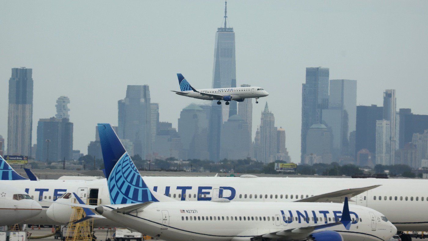 Northeast Flight Chaos After Fiber Cable Cut in New Jersey