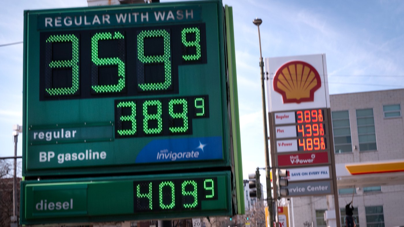 Oil Prices Tumble on Hopes of US-Iran Strait of Hormuz Deal