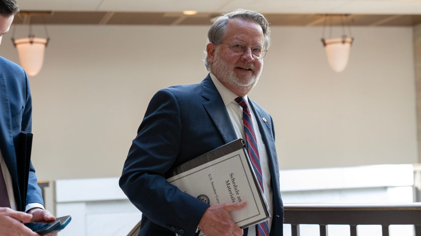 Peters to Co-Lead USC Politics Center After Senate Exit