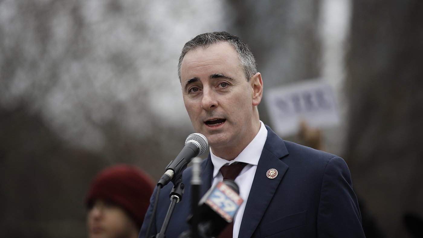 Problem Solvers Caucus Drafts DHS Funding Bill with ICE Mask Ban, Faces Opposition from Both Flanks