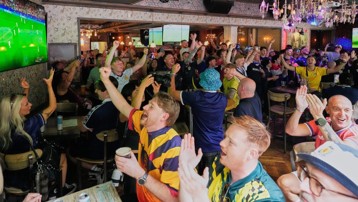 Ranch Dressing and Waffle House: Foreign Fans Amazed by US Culture at World Cup