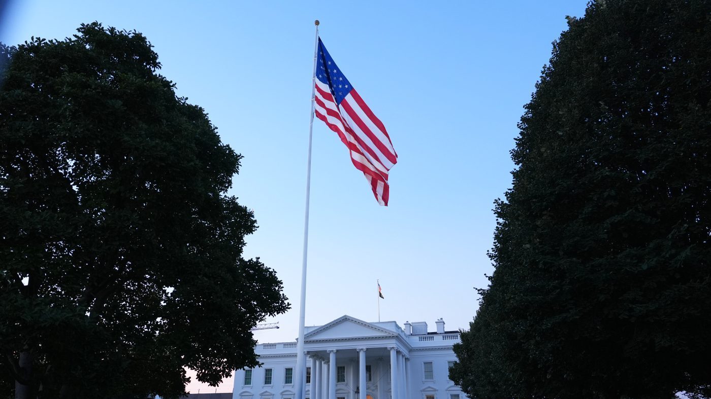 Record 71% of Americans Say U.S. on Wrong Track Ahead of Midterms