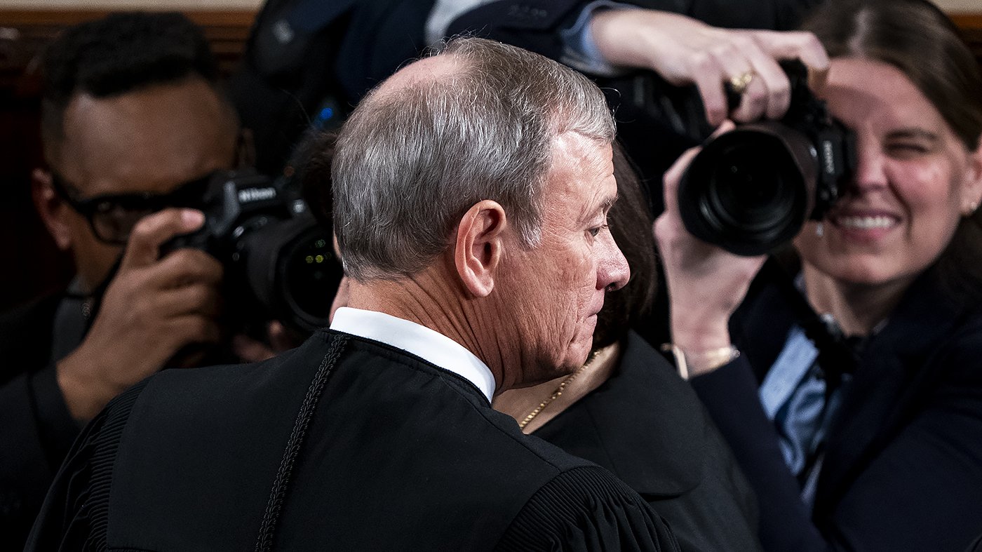 Roberts Struggles to Maintain Order as Liberal Justices Dominate Supreme Court Arguments