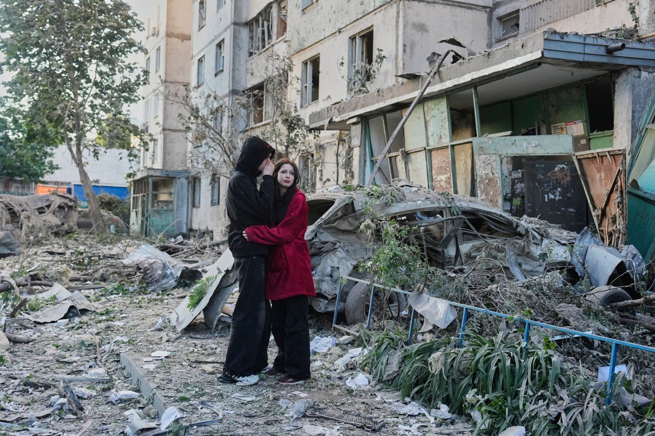 Russia's Massive Aerial Barrage Kills 18 in Kyiv and Dnipro, Trapping Children Under Rubble