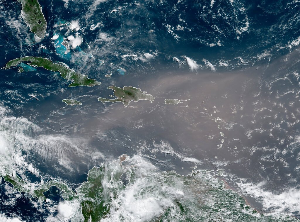 Saharan Dust Blankets US South, Suppressing Storms and Boosting Heat