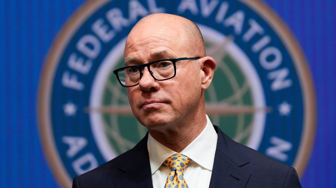 Senate Democrats Demand Probe Into FAA Chief's Stock Profit