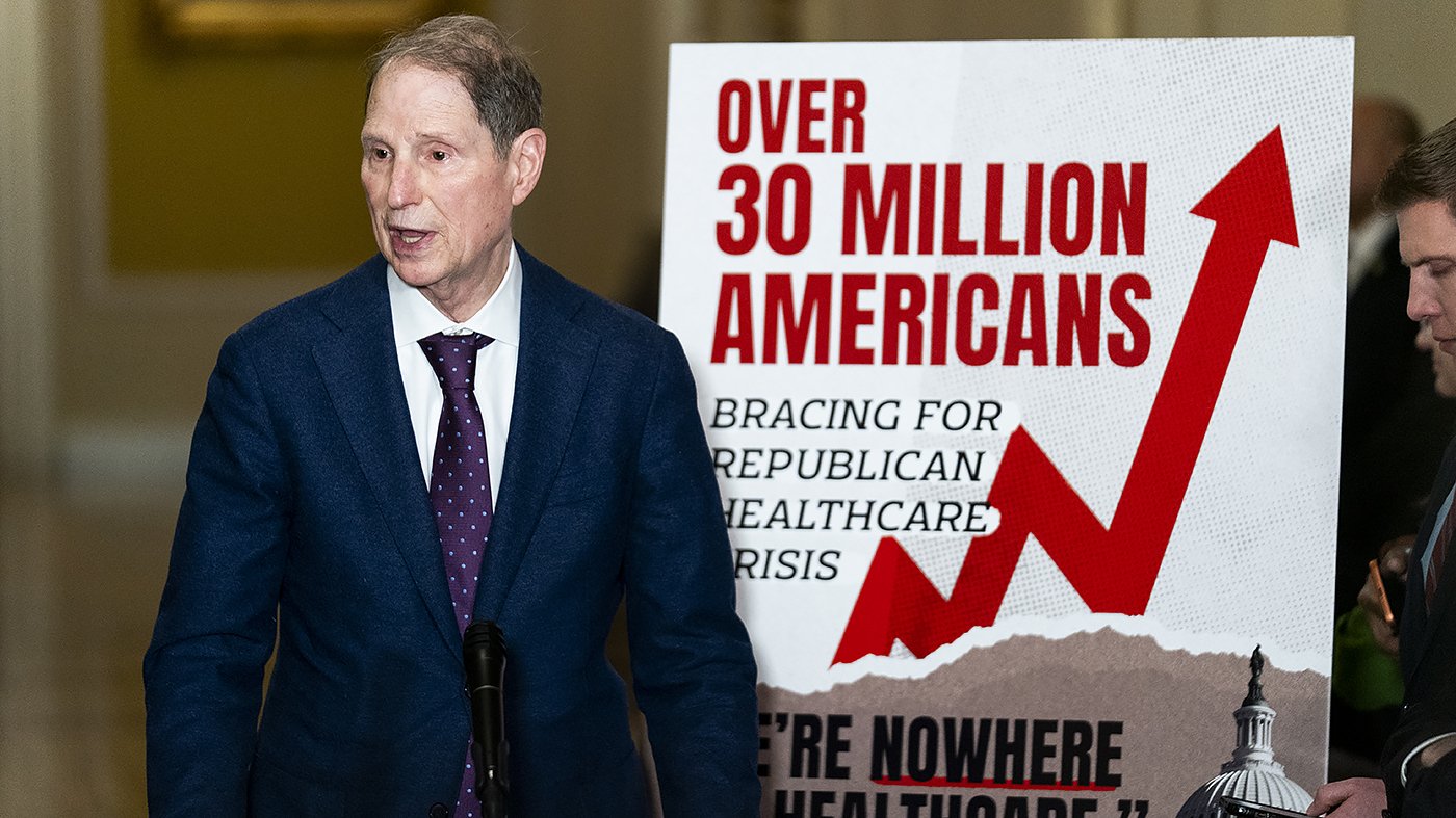 Senate Democrats Unveil Drug Pricing Plan to Counter Trump Ahead of Midterms