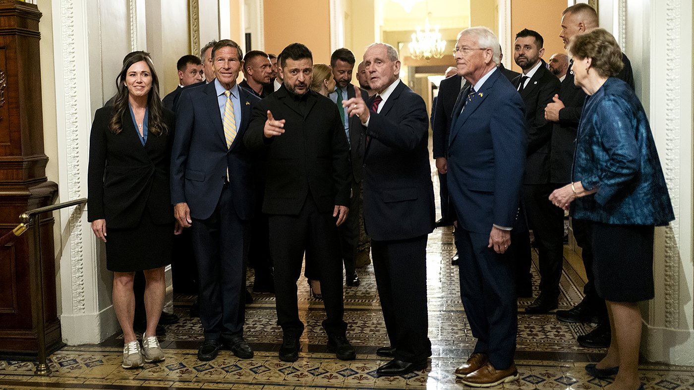 Senate Passes Sweeping Russia Sanctions Bill, Extends Iran Measures
