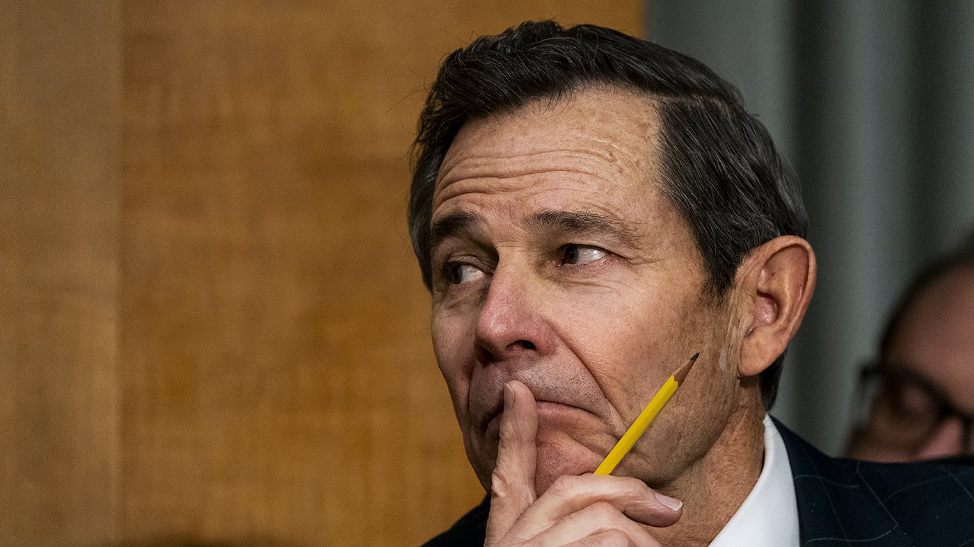 Senator Curtis Draws Constitutional Line, Vows to Block Iran War Funding Without Congressional Vote