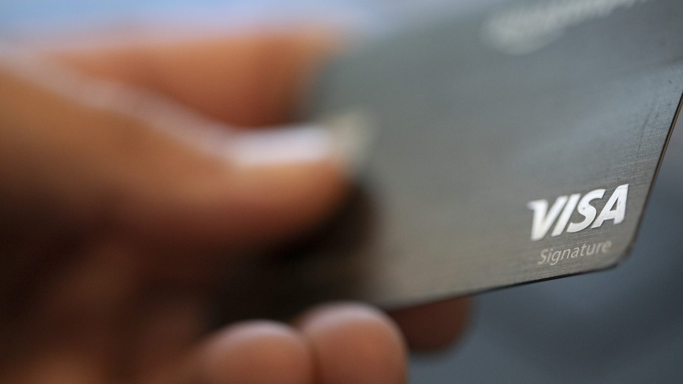 Singles Expect Partners to Earn Six Figures, Study Shows