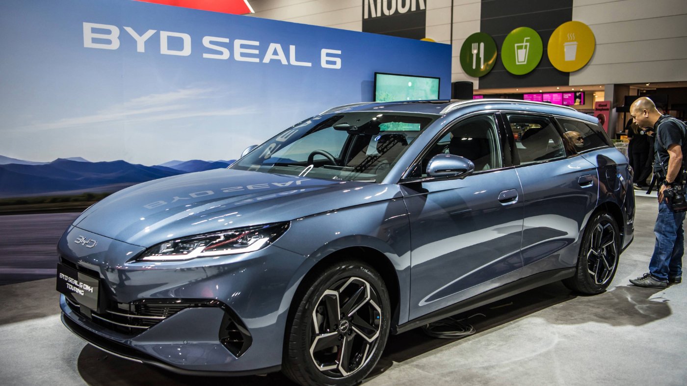 Stellantis Plan for Chinese EV Assembly in Canada Faces Political and Labor Opposition