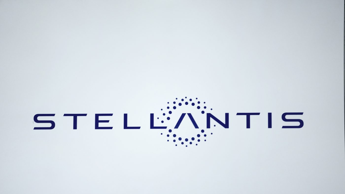 Stellantis Recalls 1 Million Jeeps Over Fire Risk, Urges Parking Away from Structures