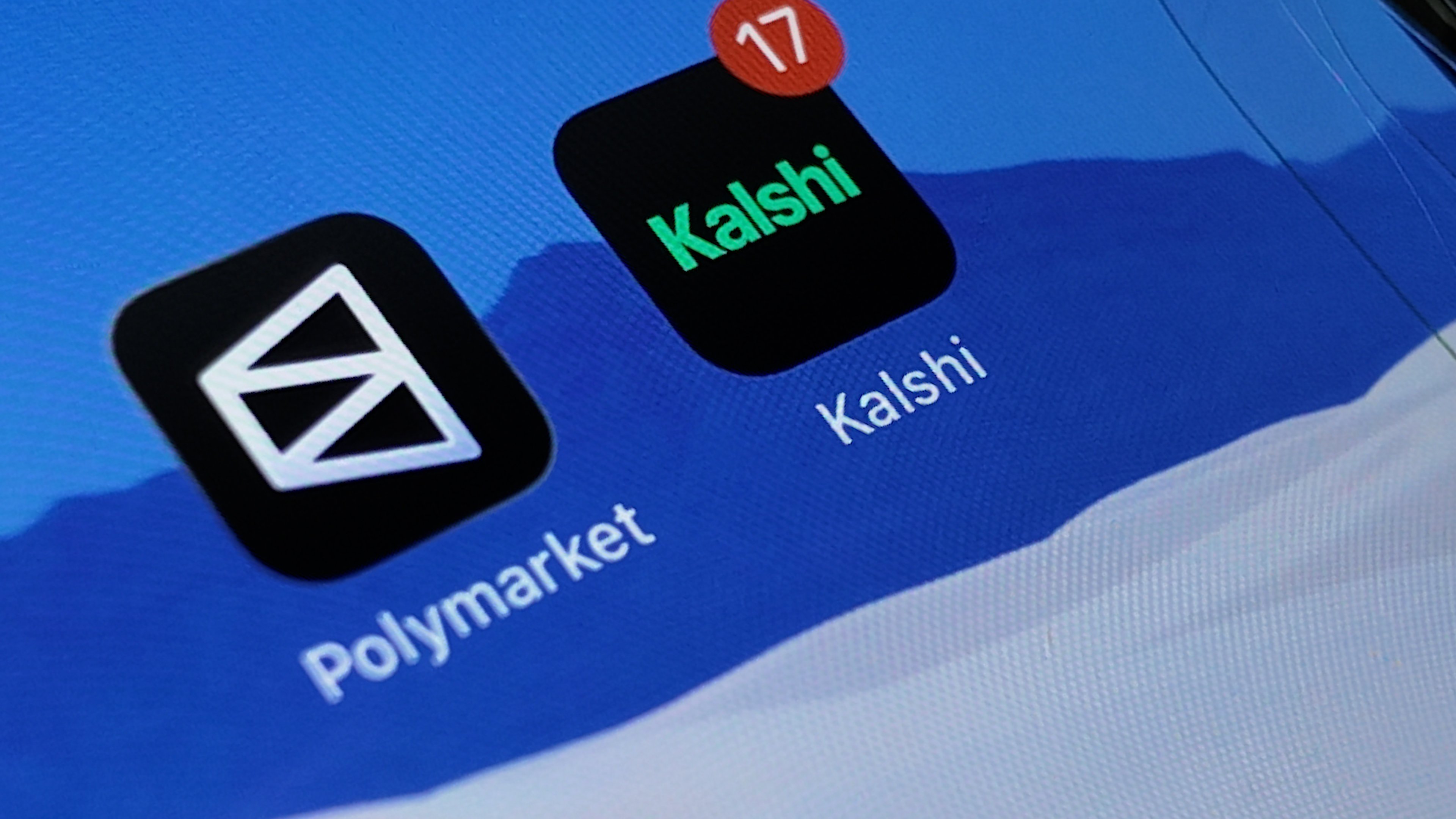 Survey: One-Third of Americans Turn to High-Risk Crypto, Meme Stocks for Financial Planning