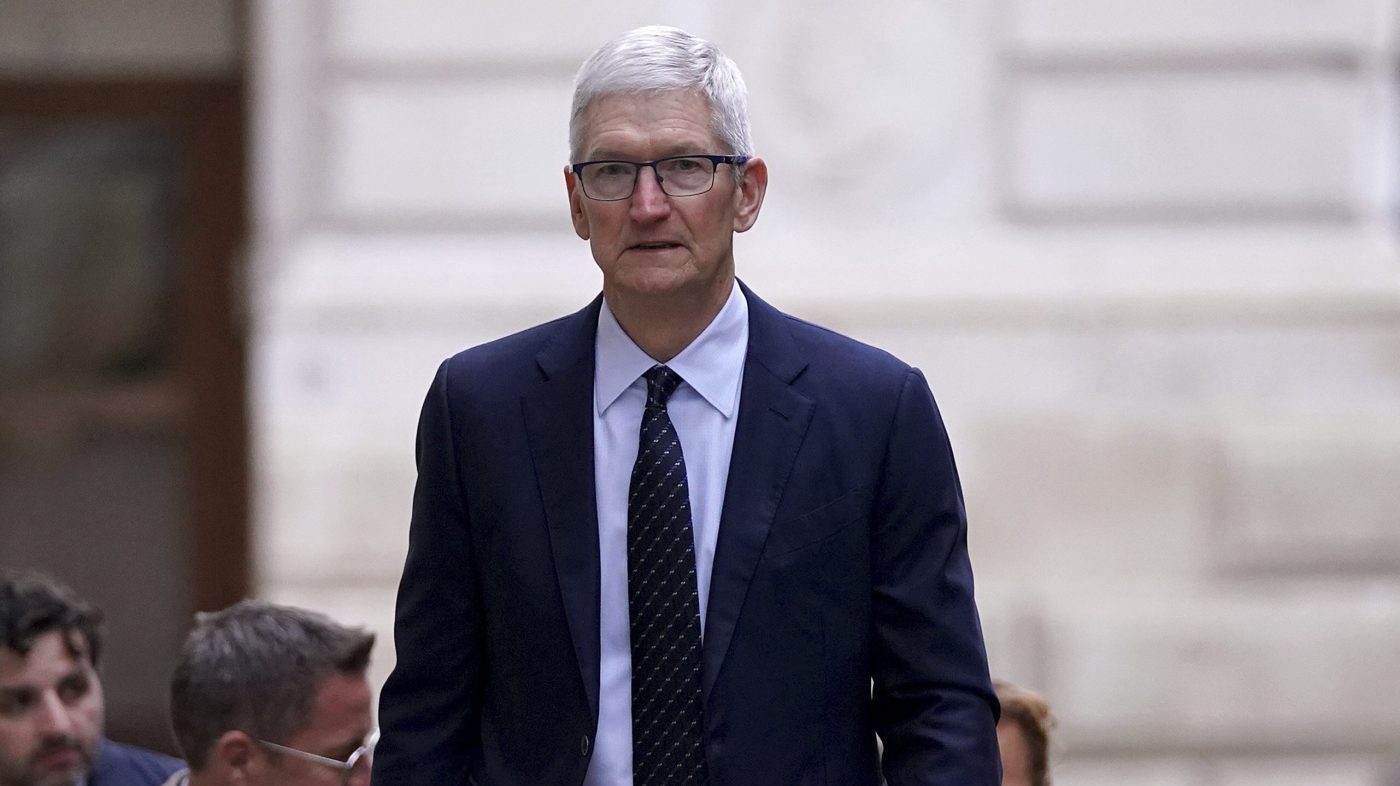 Tim Cook Steps Back as Apple CEO but Keeps Washington Influence