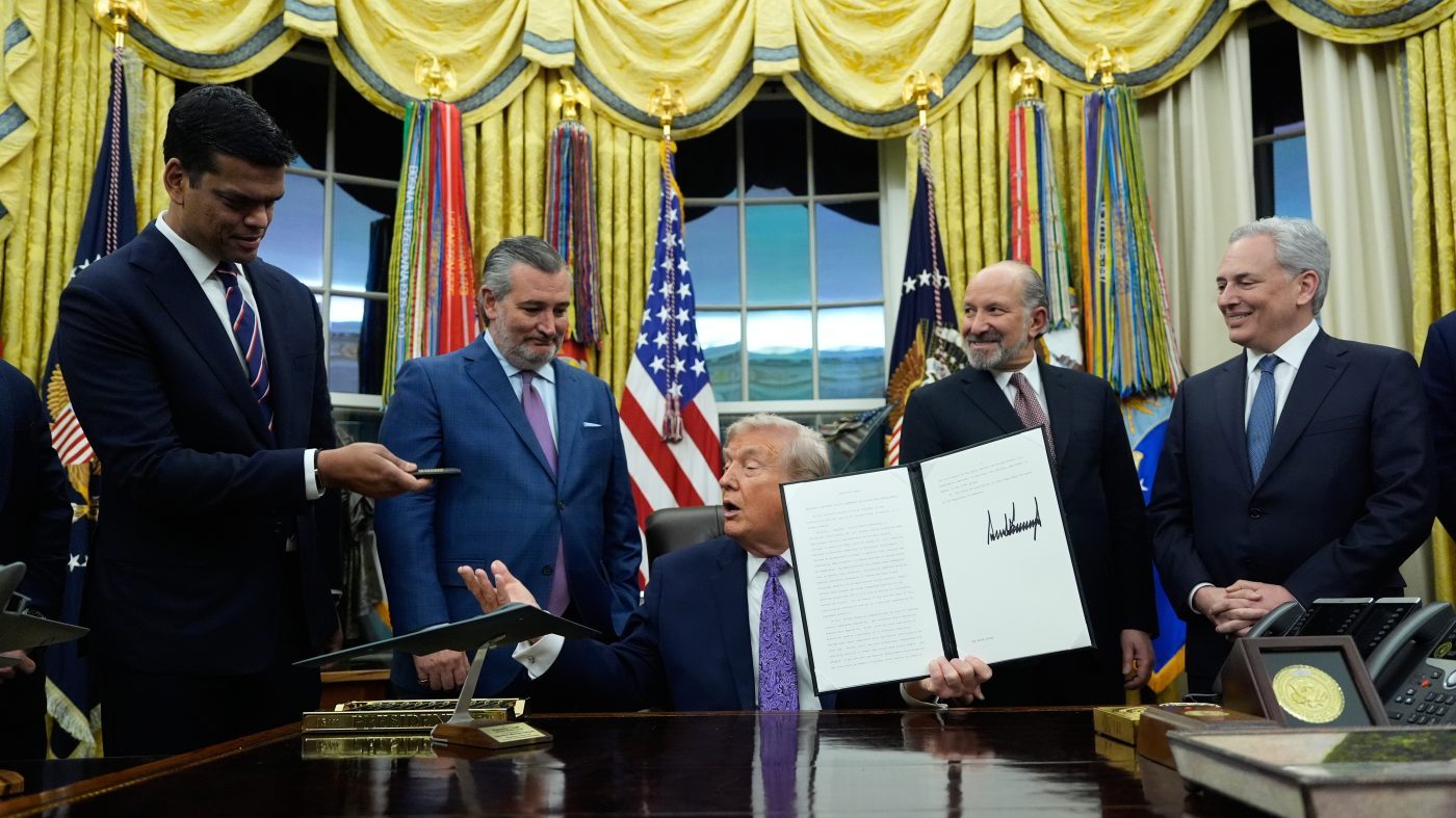 Top White House AI Adviser Krishnan Steps Down Amid Policy Push