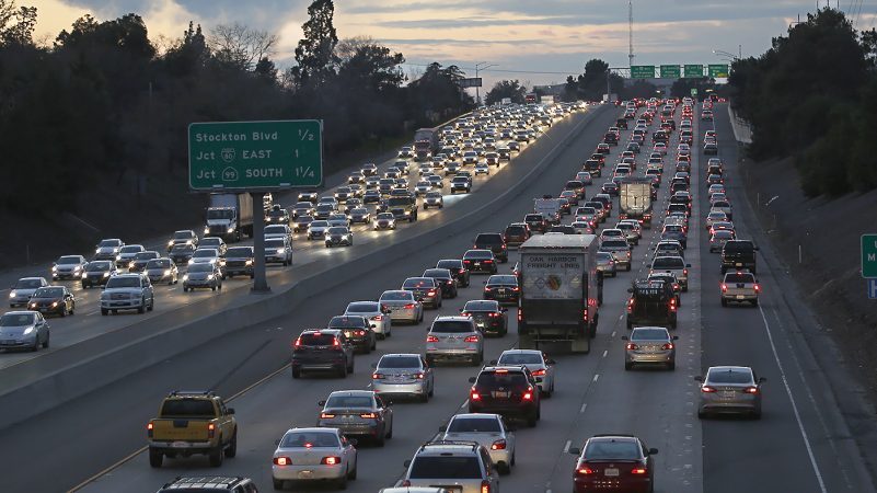 Trump administration slashes federal fuel economy targets