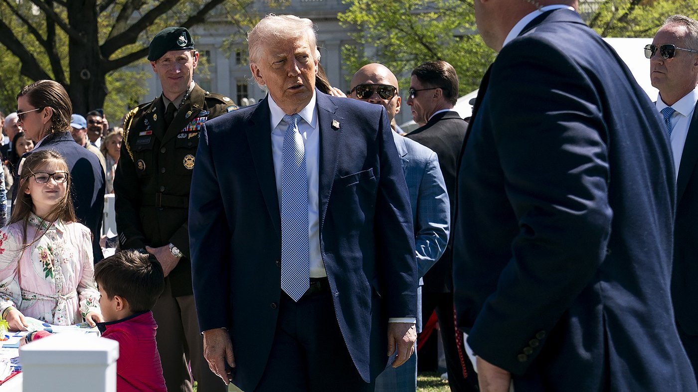 Trump Announces 4,500-Seat Arena Construction on White House South Lawn for UFC Event