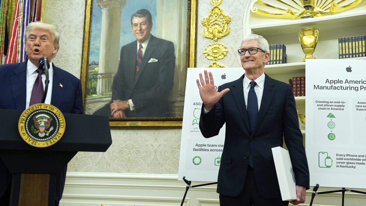 Trump Announces Apple-Intel Chip Deal to Boost US Semiconductor Production
