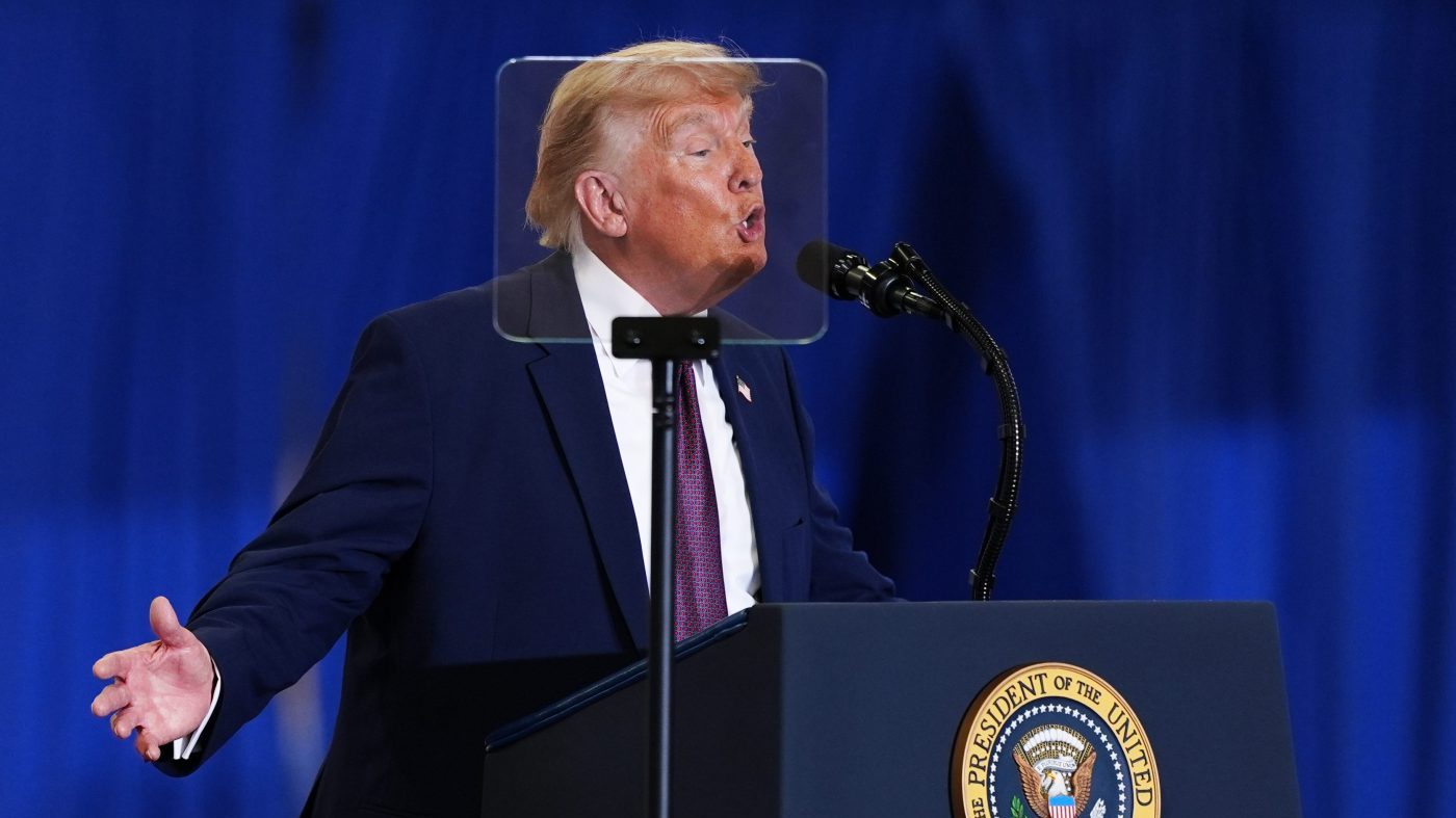 Trump Blasts GOP Senators Backing Iran War Powers Measure, Warns of Negotiating Damage