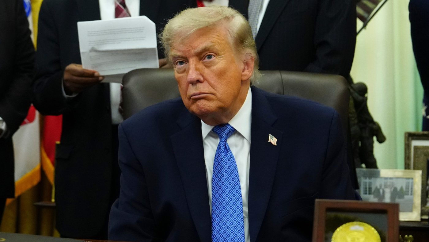 Trump Claims Iran Seeks Talks; Tehran Denies as Assets Freeze Unlocks
