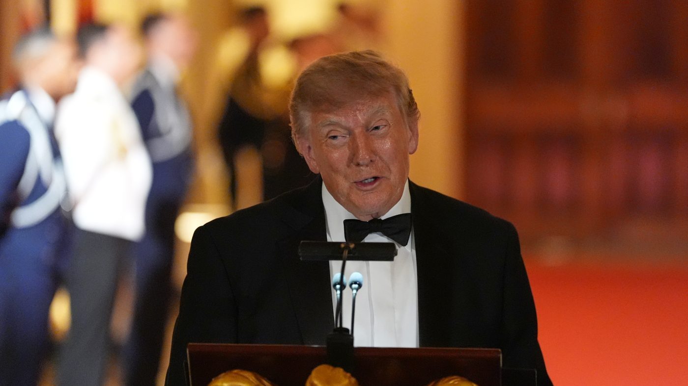 Trump Claims Record Economy, Renews 'Fake News' Attacks as Press Ban Sparks Outcry