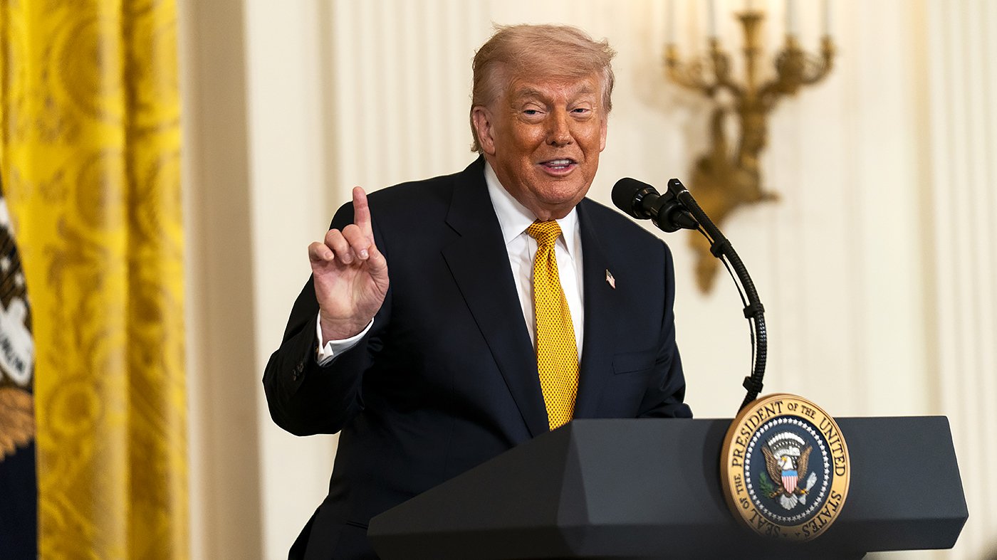 Trump Demands Federal Agencies End Foreign Purchases, Tightens 'Buy American' Rules