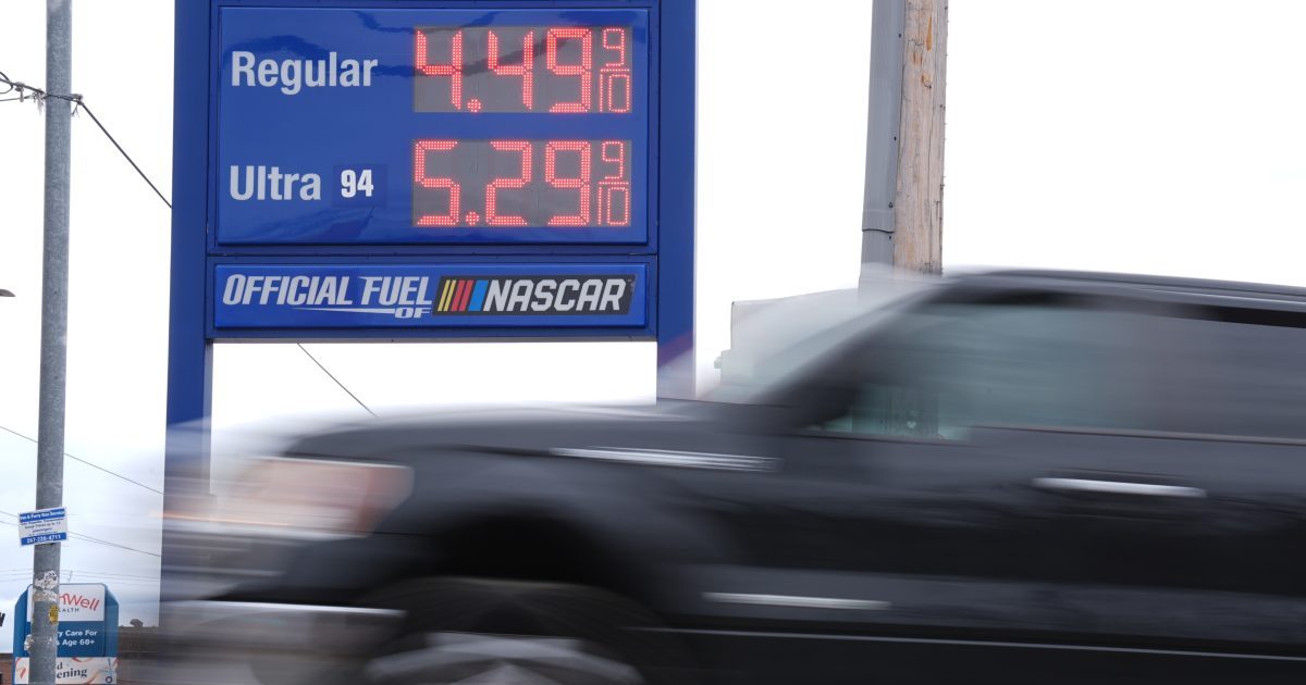 Trump Endorses Suspending Federal Gas Tax as Pump Prices Soar Amid Iran Conflict