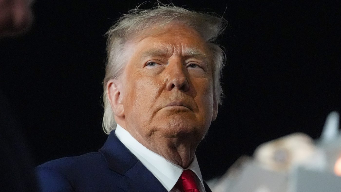 Trump Escalates Iran Threat: Vows to Seize Kharg Island Oil Hub