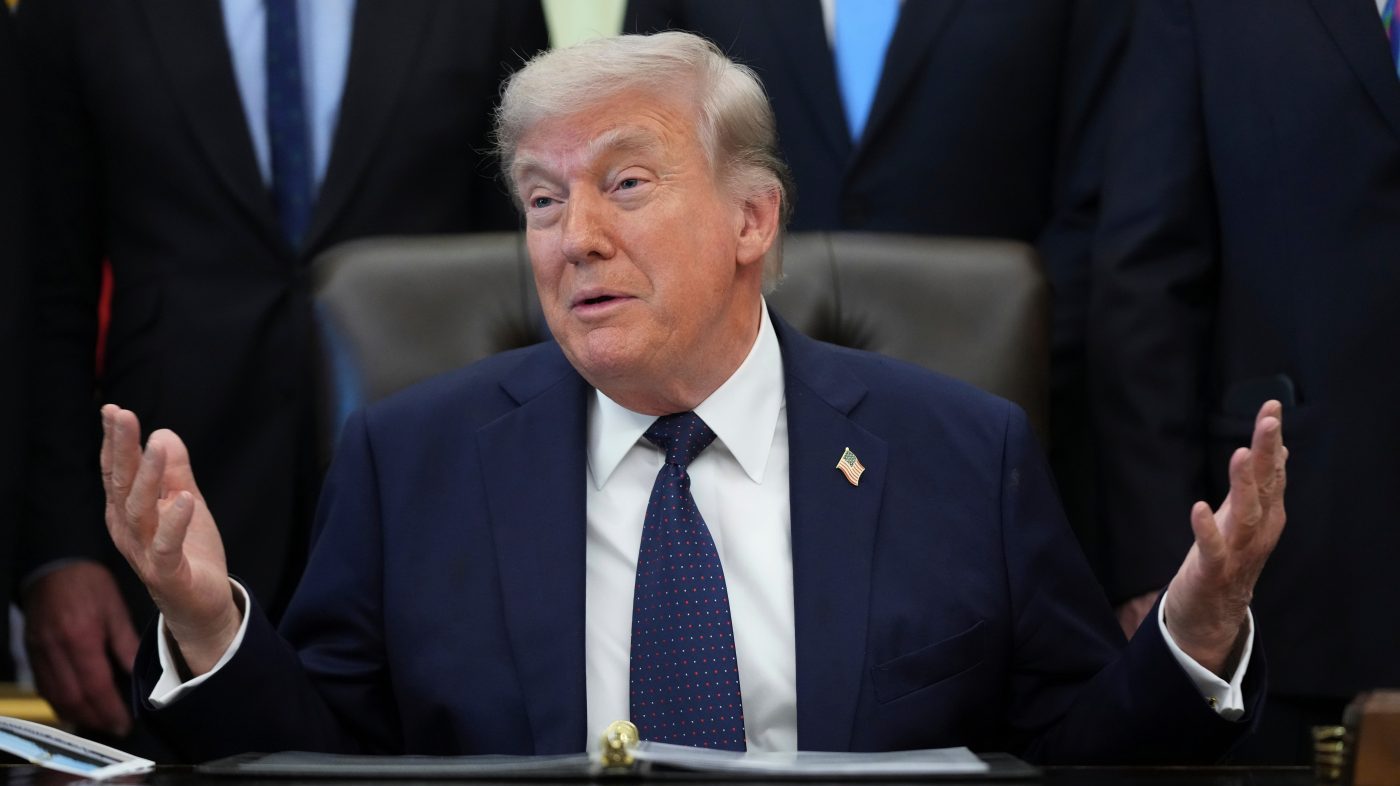 Trump Finalizes Regeneron Deal in Drug Pricing Push Ahead of Midterms