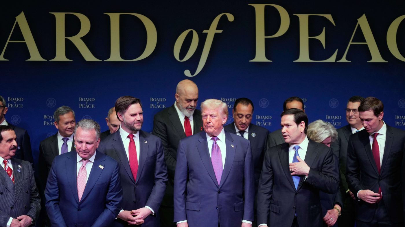 Trump Gauges Crowd on Vance-Rubio 2028 Ticket, Stops Short of Endorsement