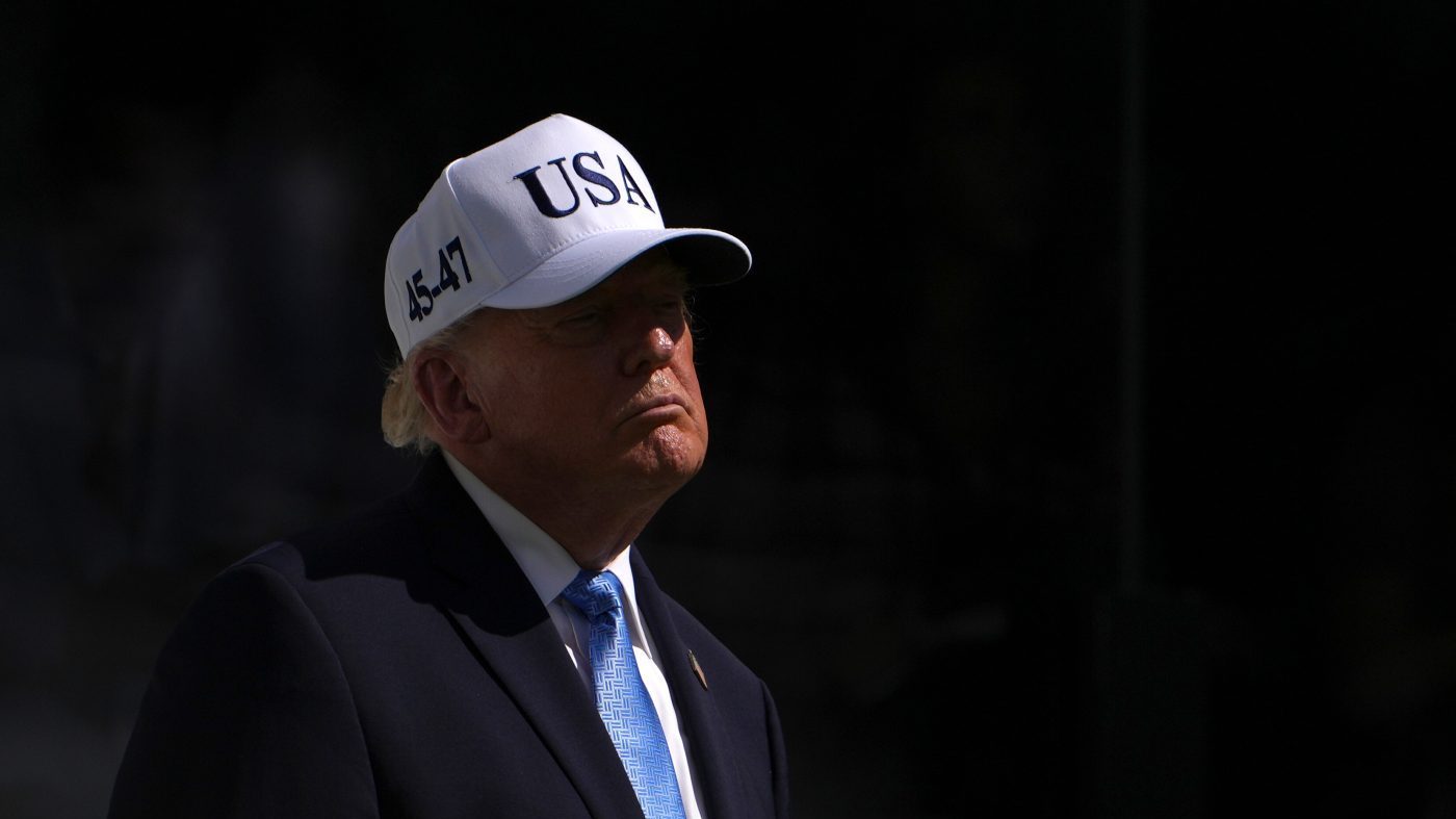 Trump Hails UK Arrests of Five Men Suspected in Plot Against US Air Base