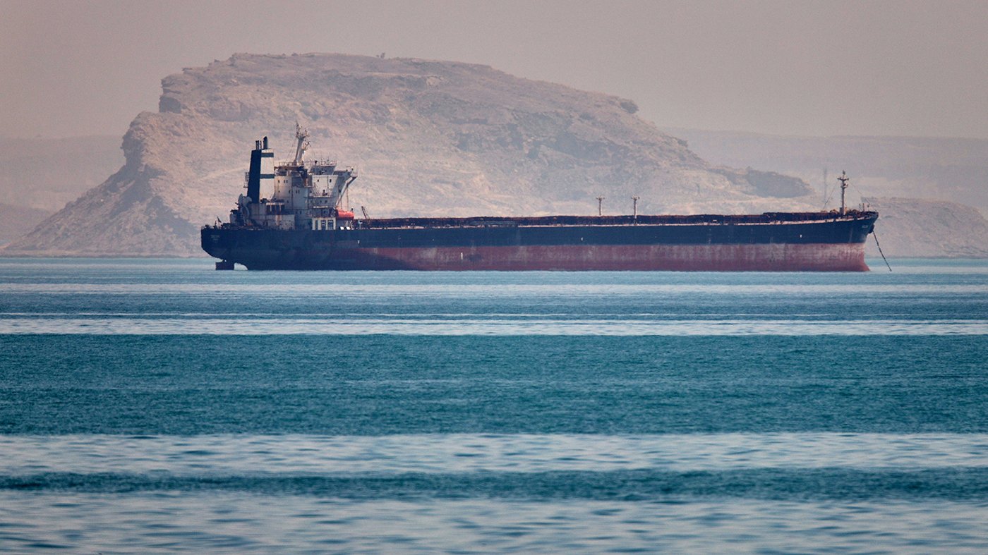 Trump Halts Iran Strait Campaign as Deal Framework Emerges