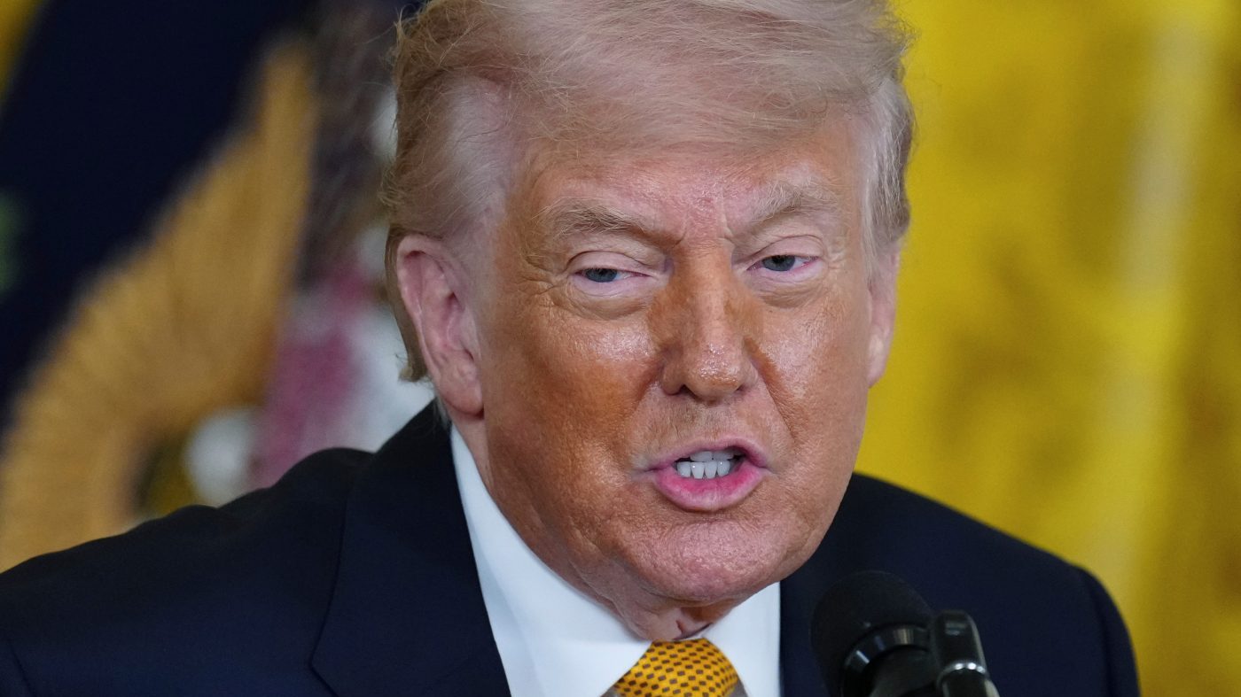 Trump Insists Iran Ceasefire Holds After Strait Clash, Threatens 'Big Glow'