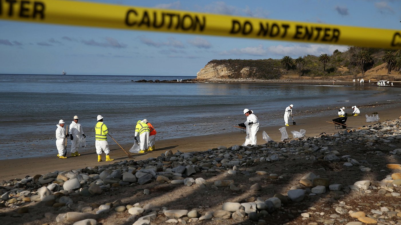 Trump Invokes Wartime Law to Restart California Pipeline, Bypassing State Authority