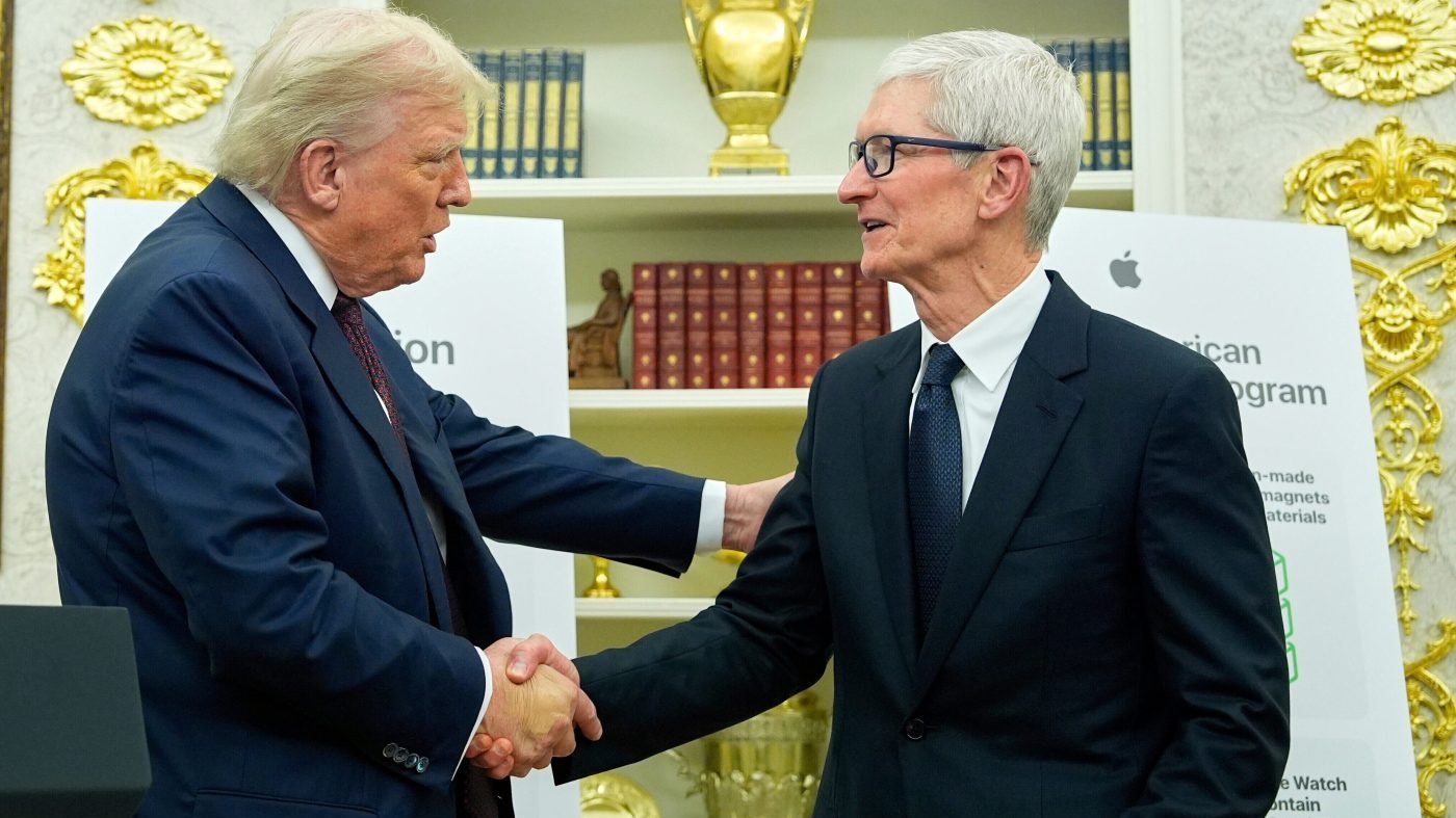 Trump Lauds Tim Cook's Apple Leadership as CEO Transition Announced