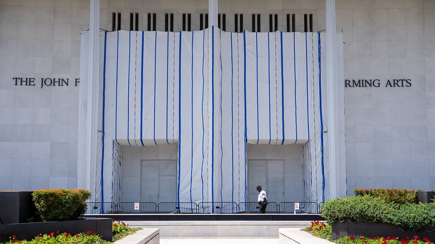 Trump Links Kennedy Center Renovation to Court Approval of Naming