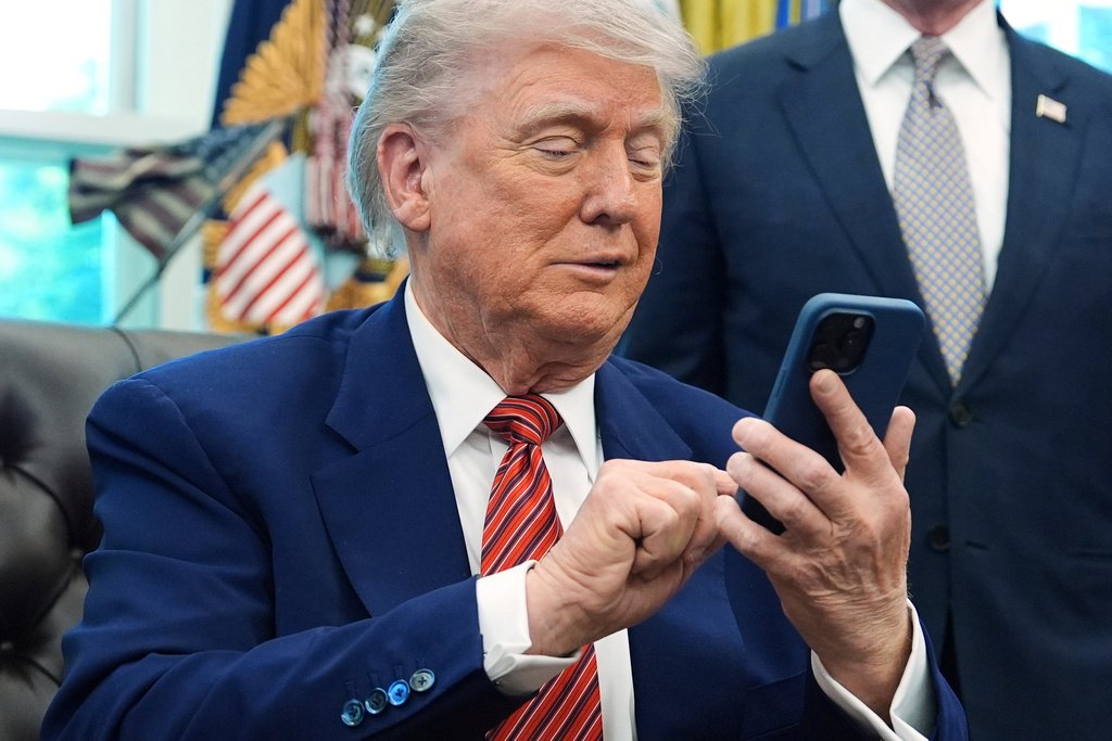 Trump Mobile's T1 Phone: Over a Year Late, Terms Admit It May Never Ship